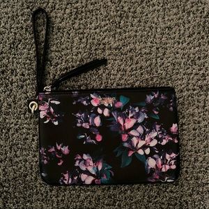 VS wristlet